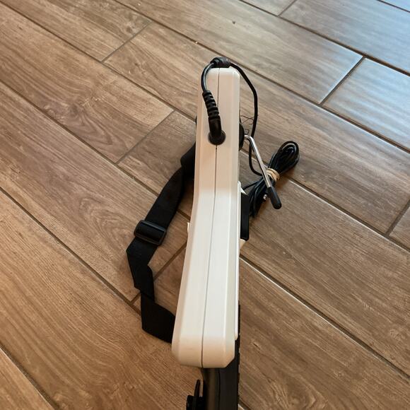 Xbox 360 Wired Guitar Hero Gibson X-Plorer Xplorer Controller RedOctane 95055 - Picture 8 of 10